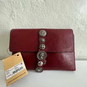 NWT - Patricia Nash Renaissance Coin Colli Wallet in Oxblood Color